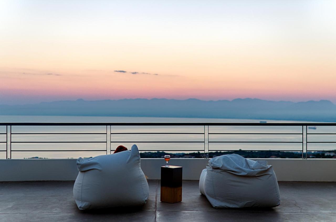 Euphoria Suites Avia Екстер'єр фото